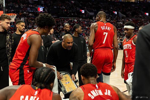 2025-26赛季常规赛评分 📈阿门：A奥科吉：A+杜兰特：A+小贾：B+申京