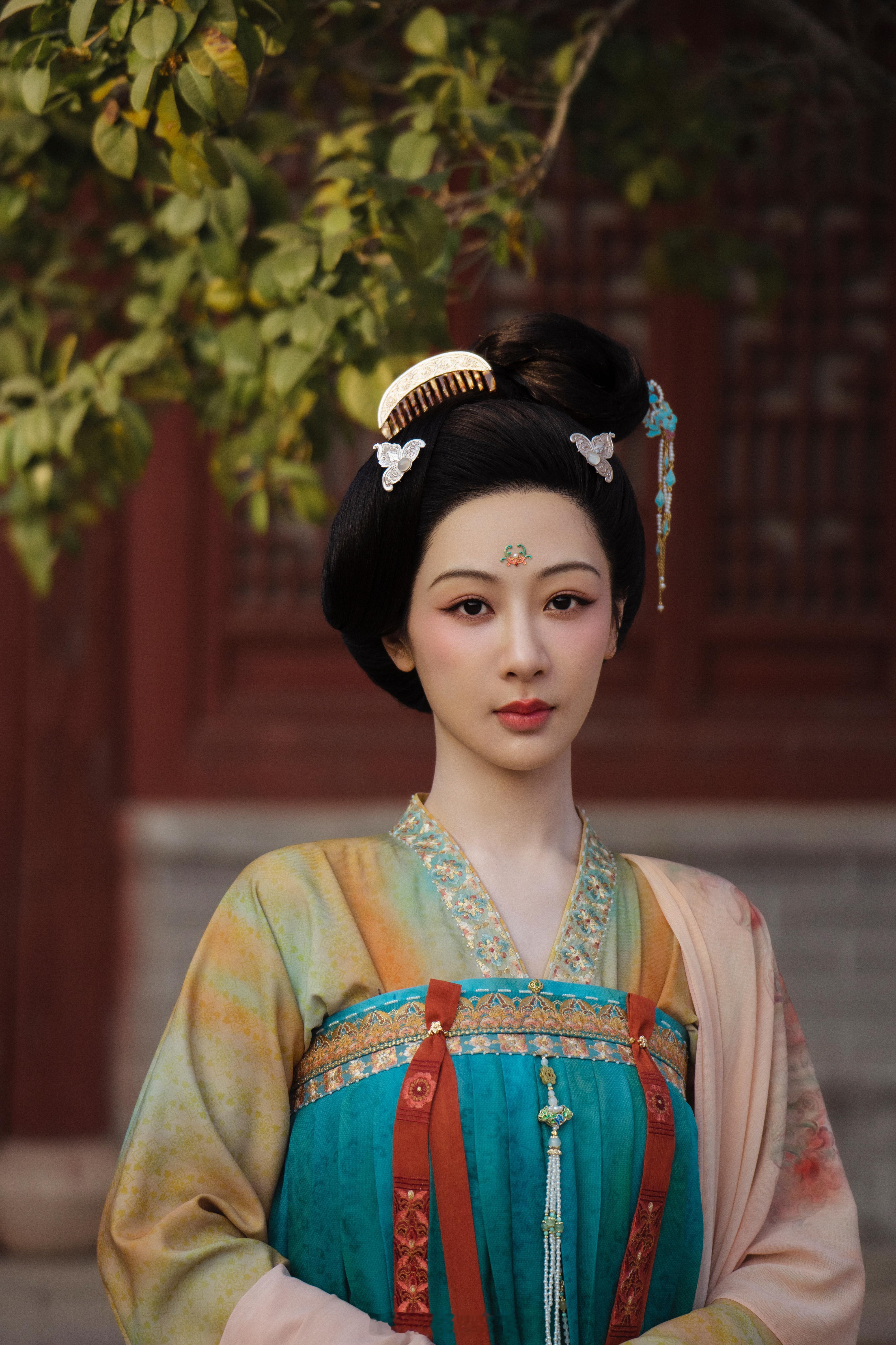 杨紫主演号召力是真的强呀！今年播了《国色芳华》《锦绣芳华》，这两部剧成绩都很不错