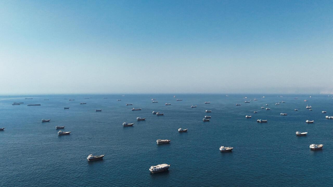 据英国媒体路透社报道，一艘悬挂帕劳国旗的油轮“塞特贝洛”号，周三在阿曼海岸附近、
