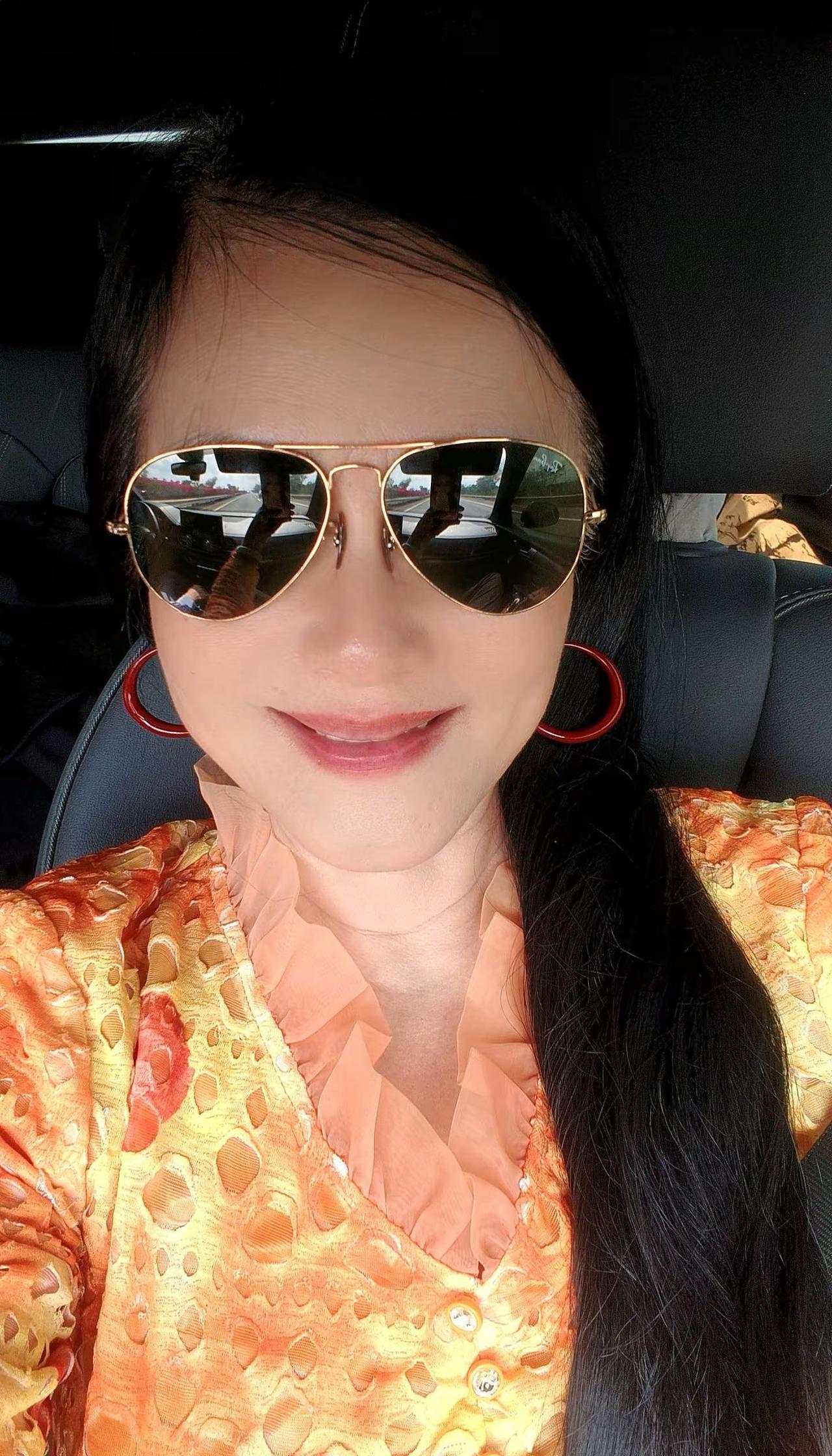 世界再大，喧嚣再甚，我只守护内心那一方静谧的山水，那里草木自在生长，日月安然轮转