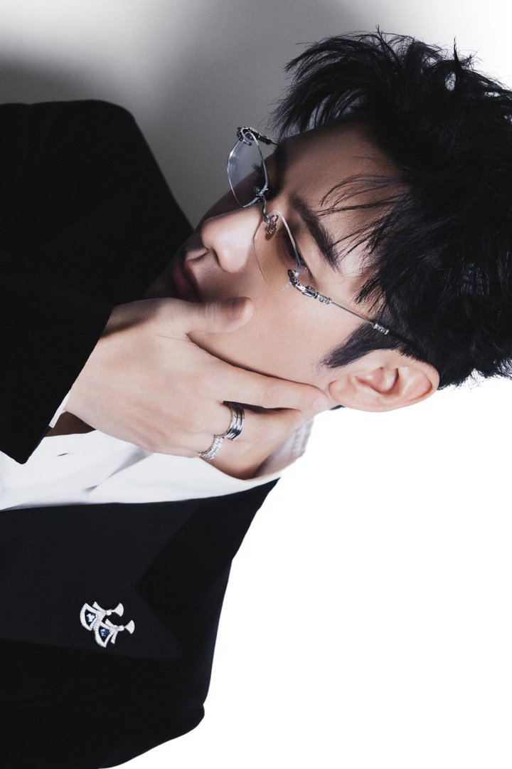 黄晓明两公里状态黄晓明边跑边饭撒边跑步边营业说的就是黄晓明吧！两公里轻松无压力，