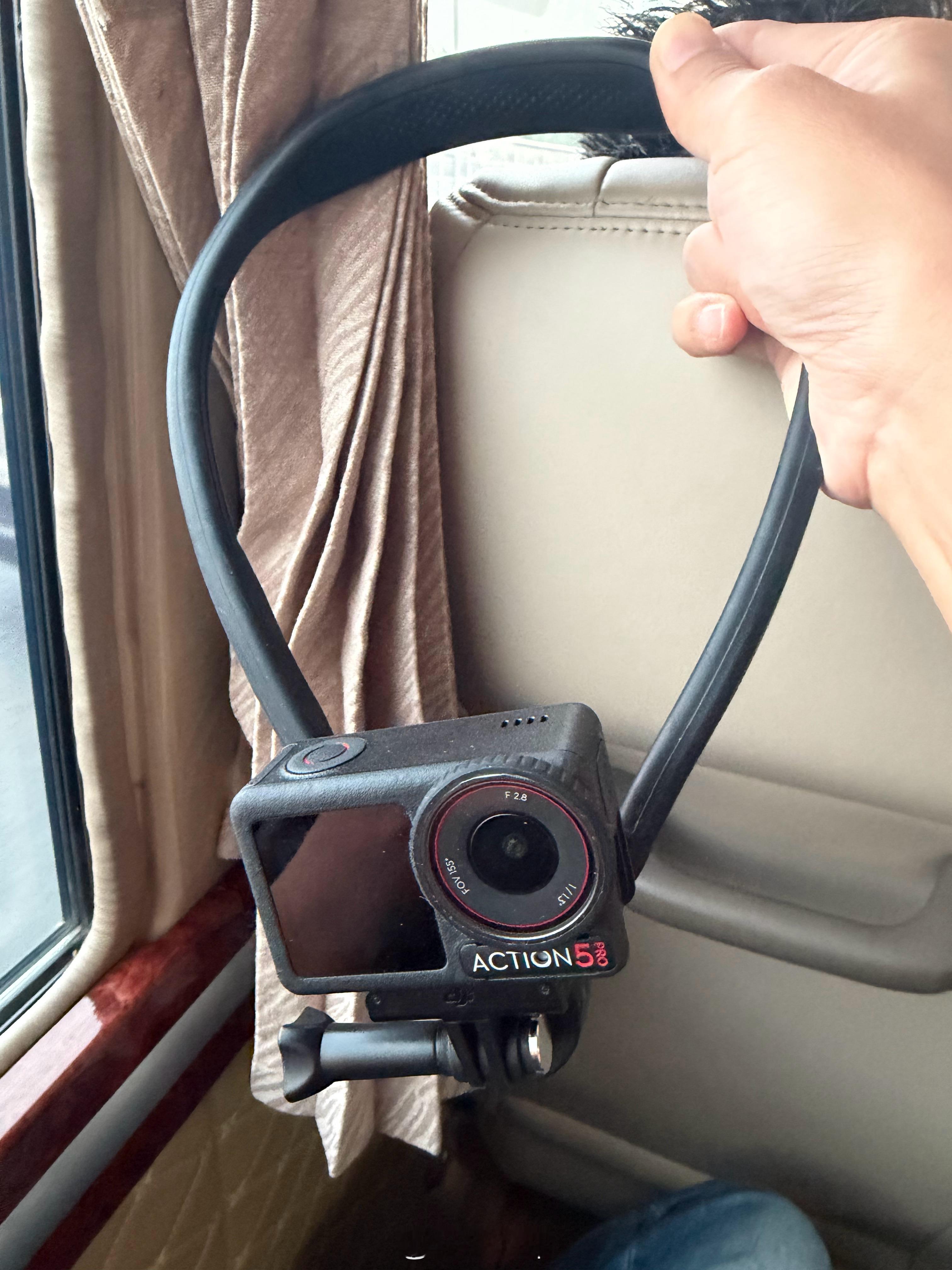 北京车展走起，今天的主线任务是看一看车展能碰到多少个女粉丝，我会挂这个图二这玩意