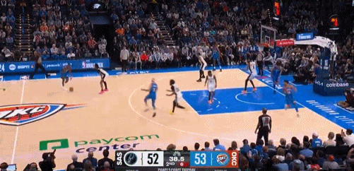 真坏！杰威这是想废了文班亚马么？
在今天NBA常规赛雷霆对阵马刺的第二节比赛中，