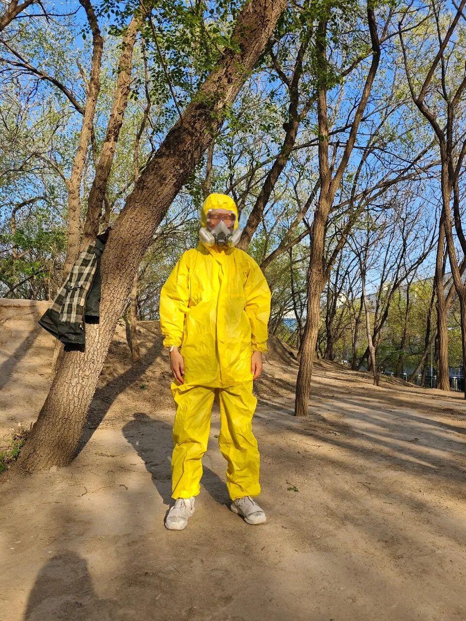 李迪百次举报二手烟的30岁研究生，换来的却是被孤立，被刻意排挤。李迪没有错，错的