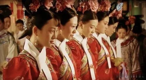 1900年，八国联军攻破京师，慈禧太后匆忙准备携光绪帝出逃。

行前，她紧急召见
