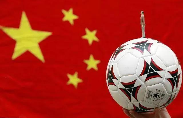 中国足球的公信力如何重建？!

这个问题太简单了——解散脚 协，中纪 委直接接管