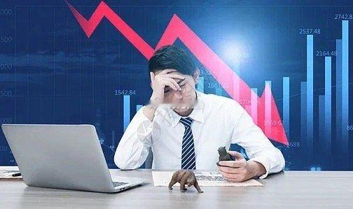 大A低开就抄底，冲动吗？      今天的大A，在周末消息以及高位共振下，英明地