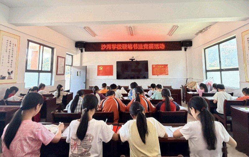 房县校园 沙河学校：笔墨润童心 练字促成长十堰爆料房县校园 房县新闻网讯 通讯员
