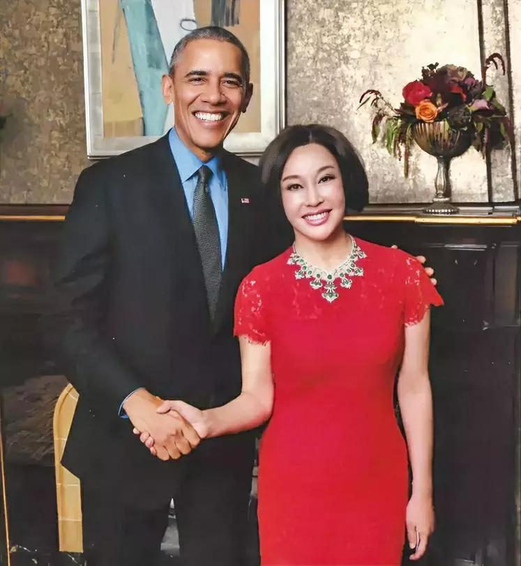 刘晓庆是1952年生人，如今已经70多岁了。
17岁的她与64岁的她，越活越年轻