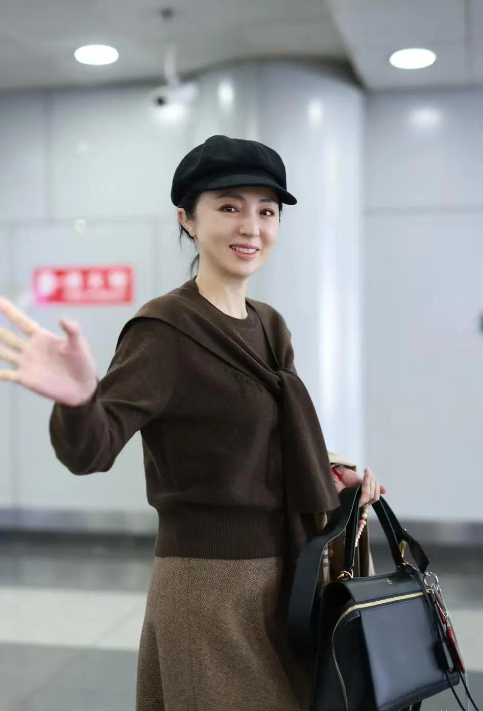 董璇这“棕系叠穿”，把中年穿搭的高级感焊死了
 
谁看了不说董璇是中年穿搭模板！