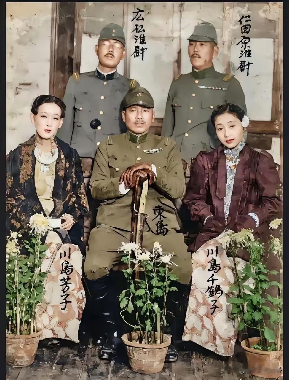 日本新闻人原田伴彦曾这样评价，川岛芳子：她所具有的武器，是绝代的美貌，爱新觉罗的