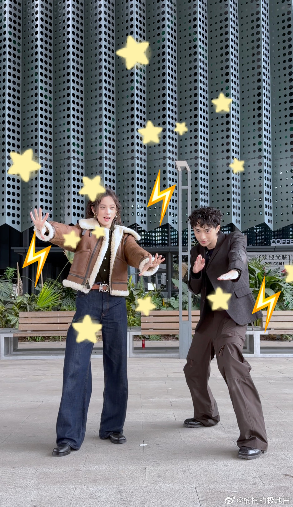 欧阳娜娜恩利在桃花坞合拍了 欧阳娜娜恩利桃花坞合拍太好磕！朋友间的默契拉满，动作