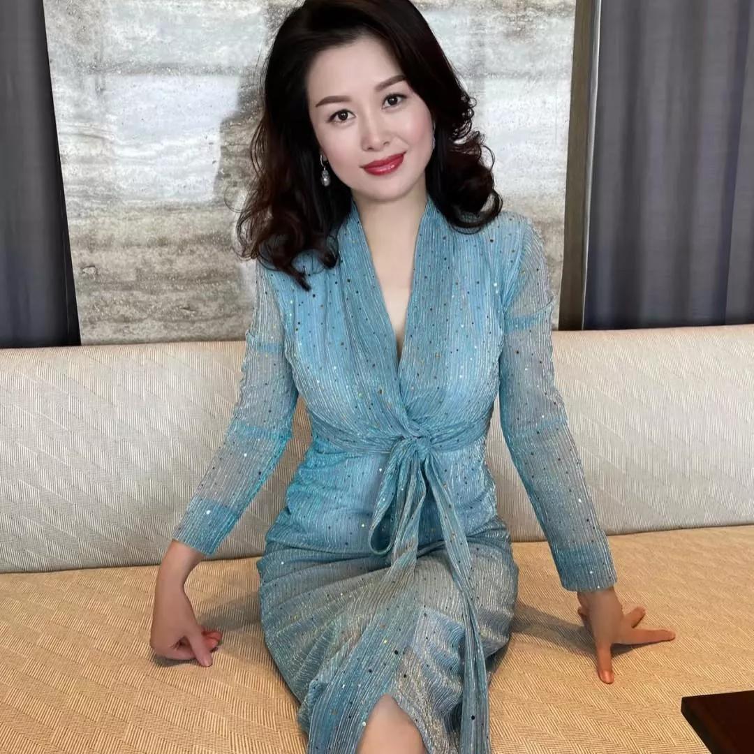 优雅蓝裙女神，坐享宁静时光💃✨