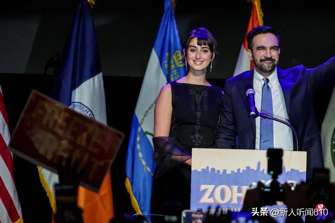 明教？马姆达尼当选纽约市长：特朗普称美国已丧失主权
纽约市长当选人马姆达尼（右）