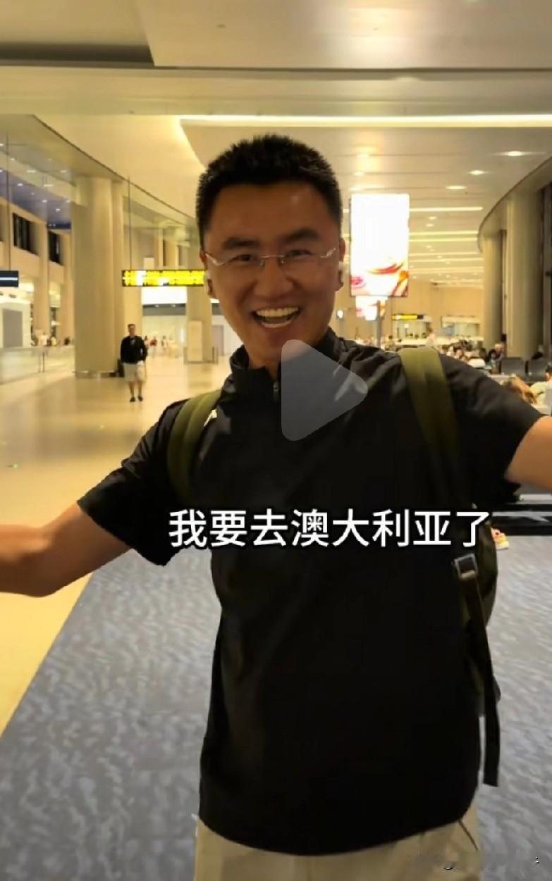 我现在羡慕的已经不是穆萨了，而是他的跟拍摄影师，包吃包住还包跟着全世界旅游啊，而