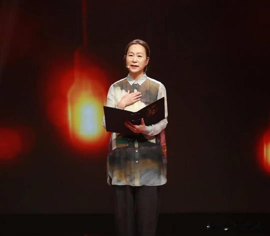 我能接受奚美娟气质清冷，
也能接受她婚外生子，
但真的接受不了她一直靠着单亲妈妈