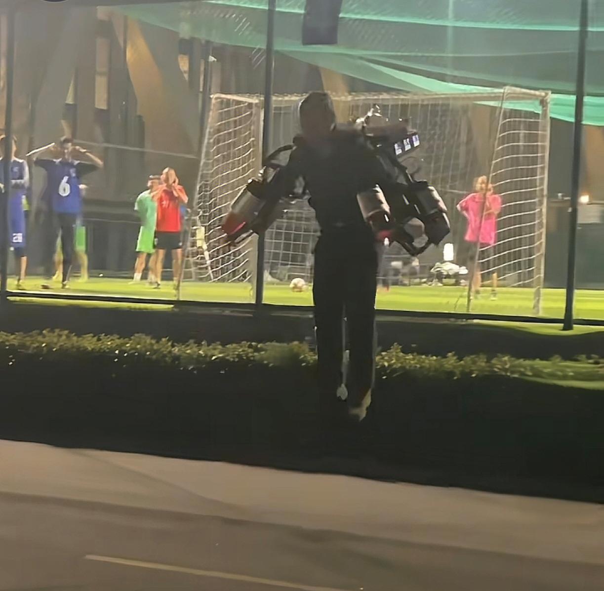 从科幻到现实，浙江大学研发出喷气背包，可以实现离地2米，时速100公里飞行，目前