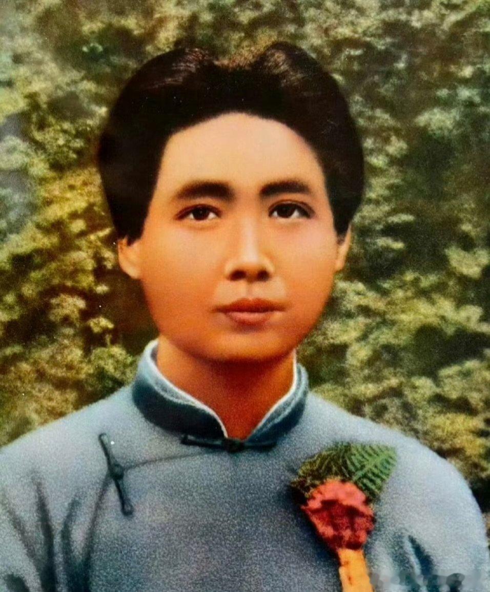 【咏指甲花】   毛泽东百花皆竞放，指甲独静眠。春季叶始生，炎夏花正鲜。叶小枝又