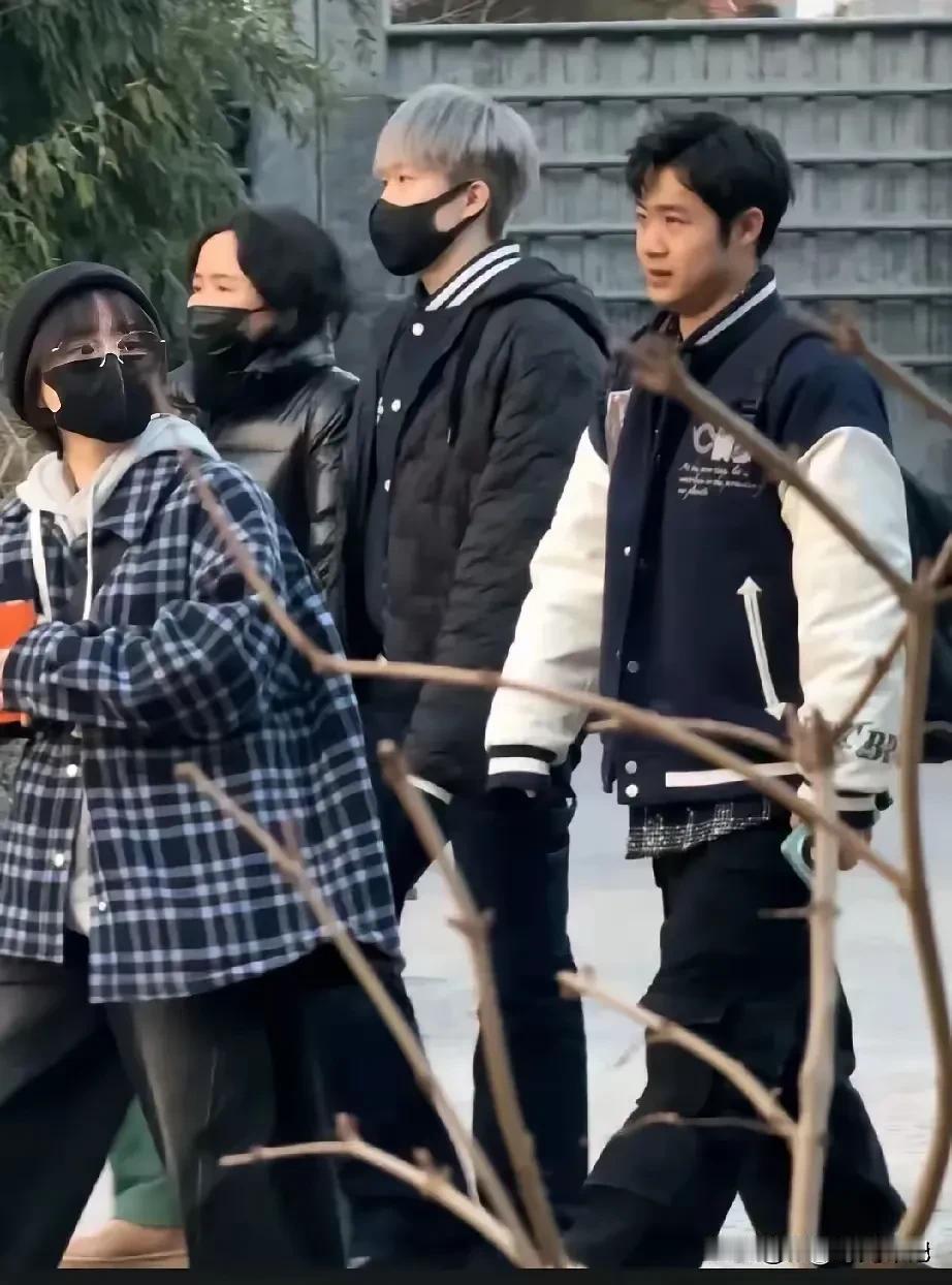 王楚钦真是不容易呀，近几年可真不敢有npy啊，即使有npy，也不敢手拉手一起出来