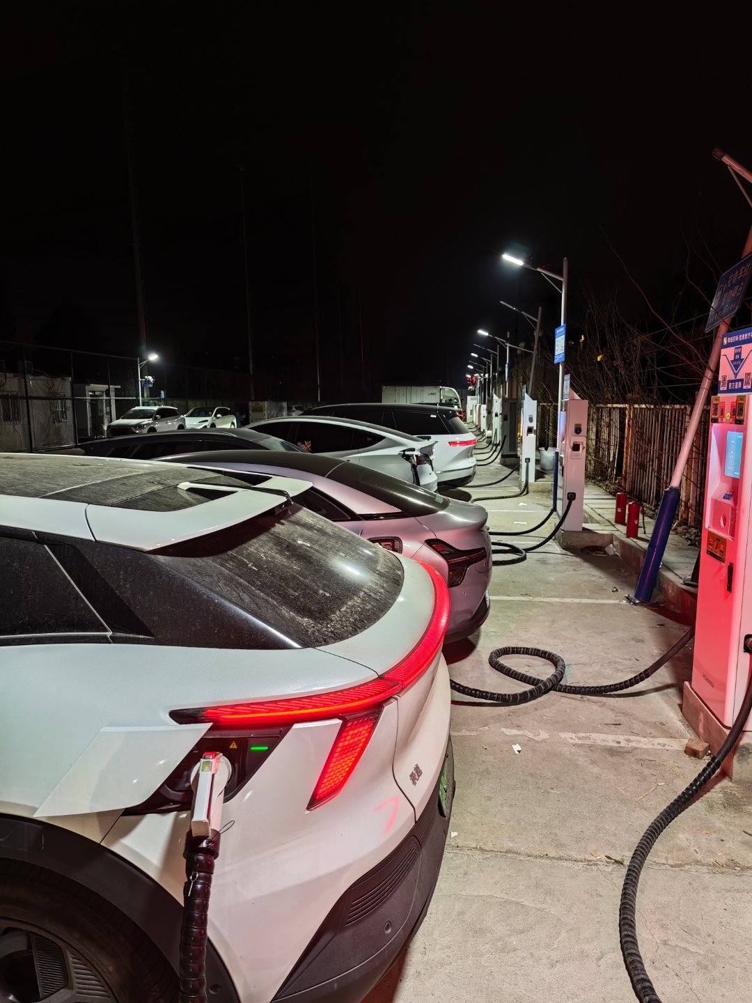 天太冷了，充电功率都爬不上去