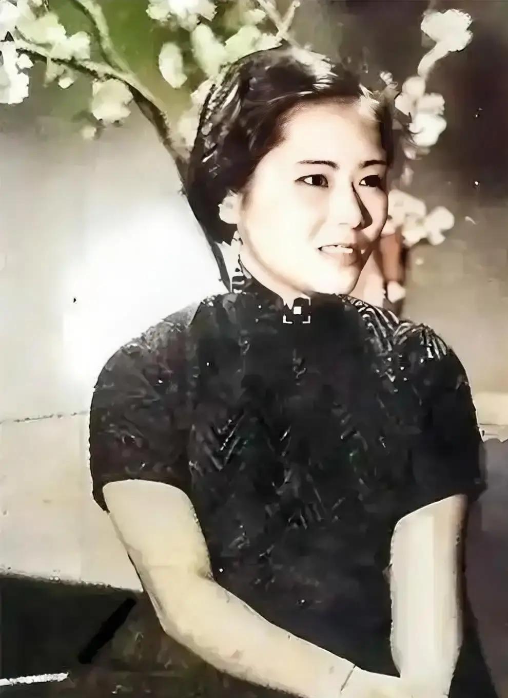 1973年，被誉为"东方居里夫人"的核物理女王吴健雄回到阔别37年的祖国，在人民