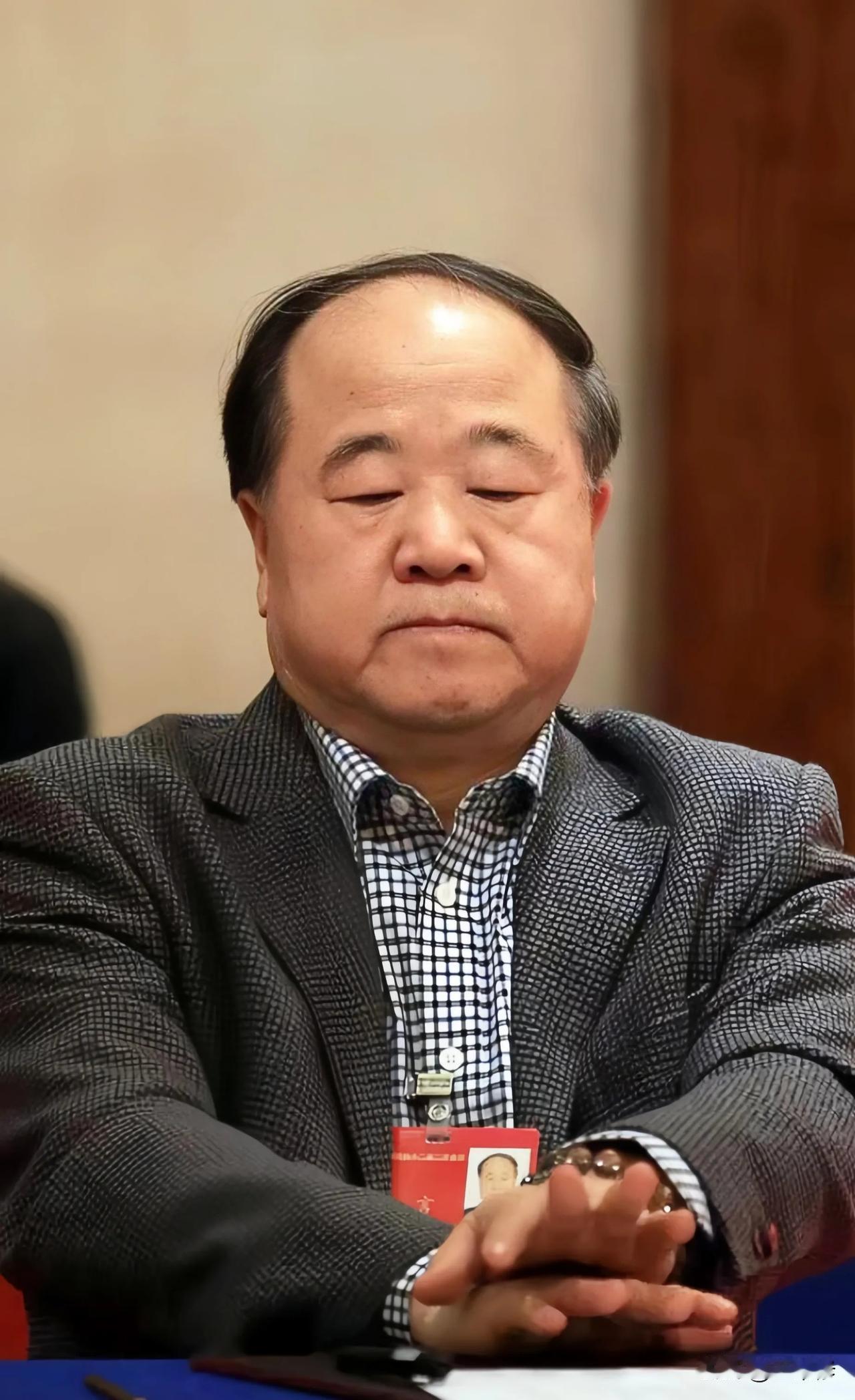 当代作家莫言，获得诺贝尔文学奖后，由于不爱说话，很多记者去刘震云那打听消息，让他