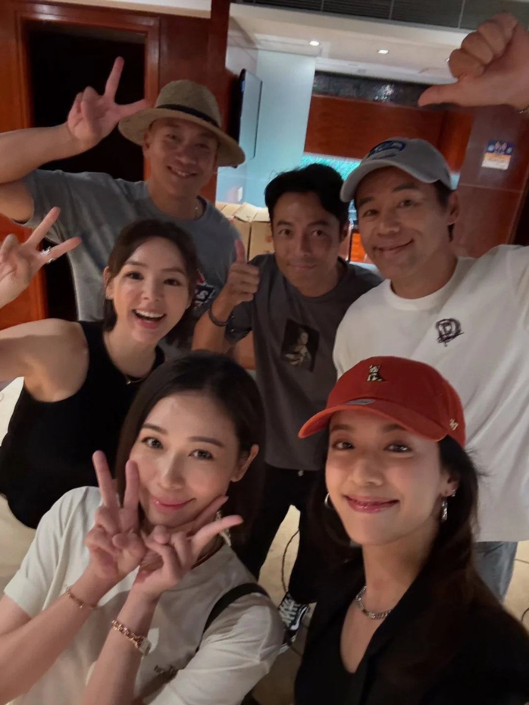 TVB《大帅哥》剧组去看张卫健Bigfour演唱会