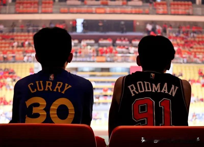 最近国际篮联公布的世预赛窗口期实力榜，中国男篮排第三，这排名争议不小。澳大利亚排