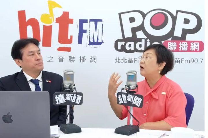 出访26天只交5页报告惹议　徐佳青翻旧帐：章孝严没写报告、还带妻住五星饭店

梅