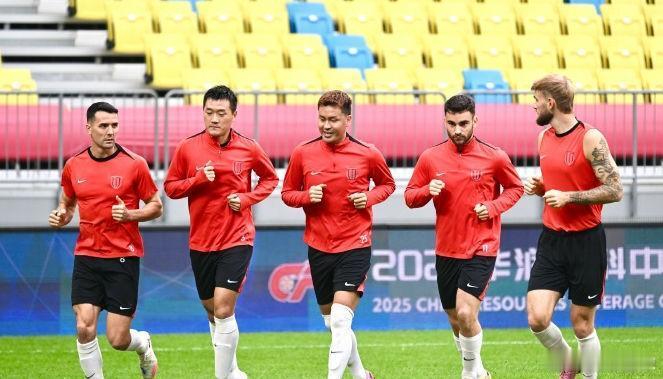 随着海港3-0，蓉城1-2退出争冠，申花1-0，11月22日诞生中超冠军2025