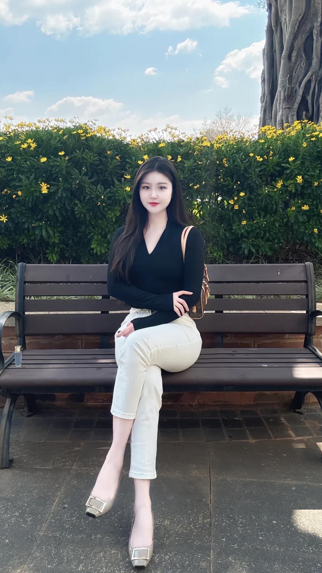 春风有信，花开有期！怎样穿搭知性又显身材? 有哪些美女让人过目难忘？ 女人如何穿