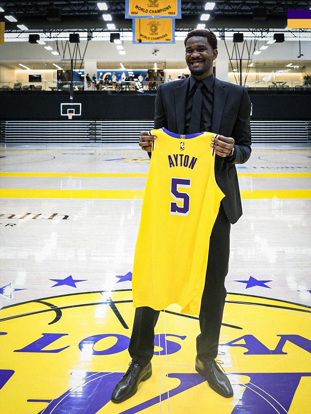 艾顿说因詹姆斯东契奇选湖人NBA交易 湖人新援艾顿、拉拉维亚正式亮相，一个穿5号