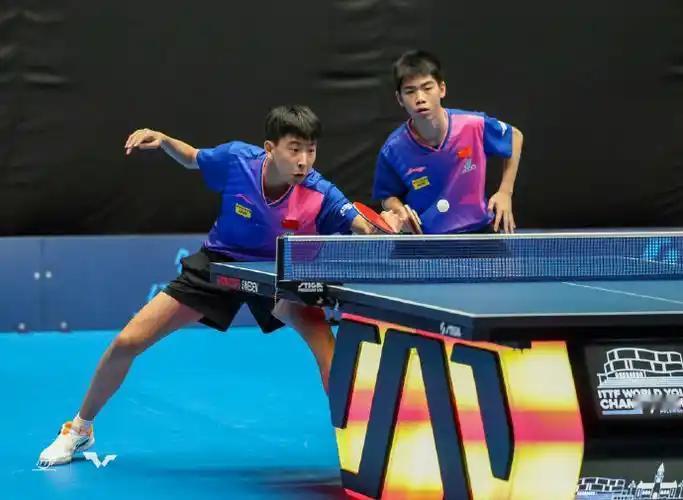 国乒三场半决赛对阵中国台北!
11月28日，2025世界青少年乒乓球锦标赛双打半