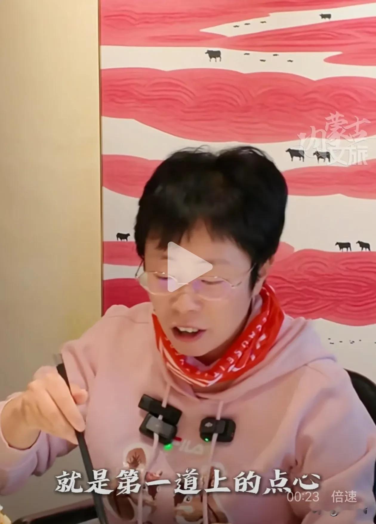 前不久，著名学者蒙曼老师来到内蒙古为文旅助力引发关注。蒙曼是一位学识渊博的专家学