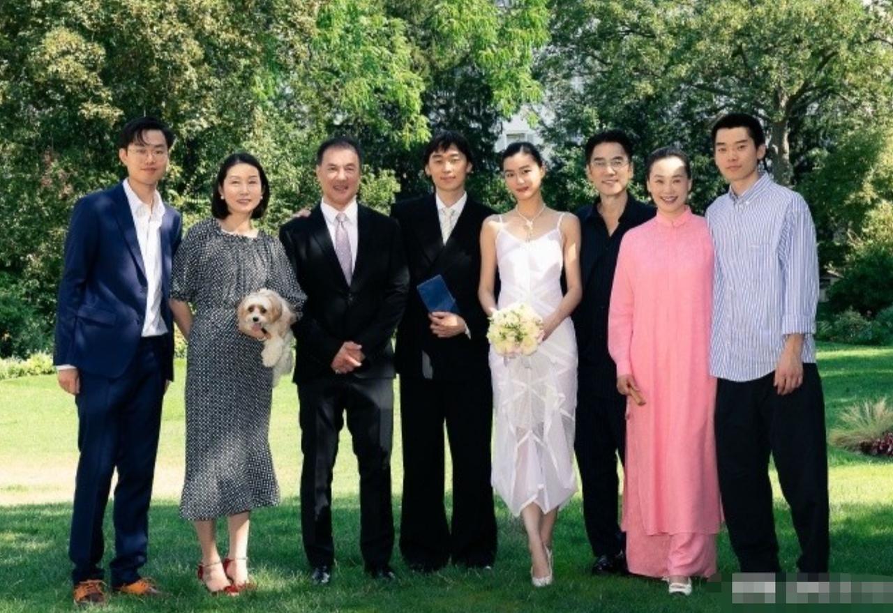 巴黎这不挺好的吗，哪来什么乱七八糟的事呢？

林依轮的大公子林子濠，就在巴黎举办