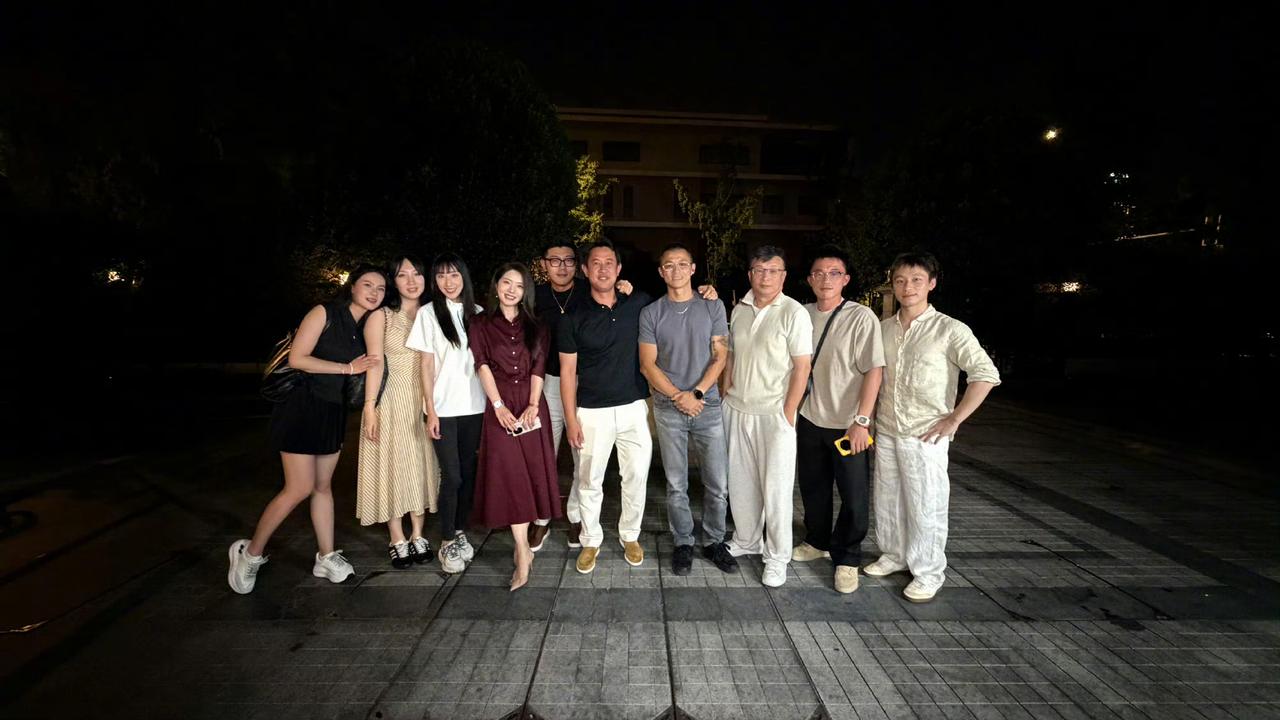 恭喜陈震再次回归顶流，他的朋友们都很爱他，以后他的人缘会越来越好【来自懂车帝车友