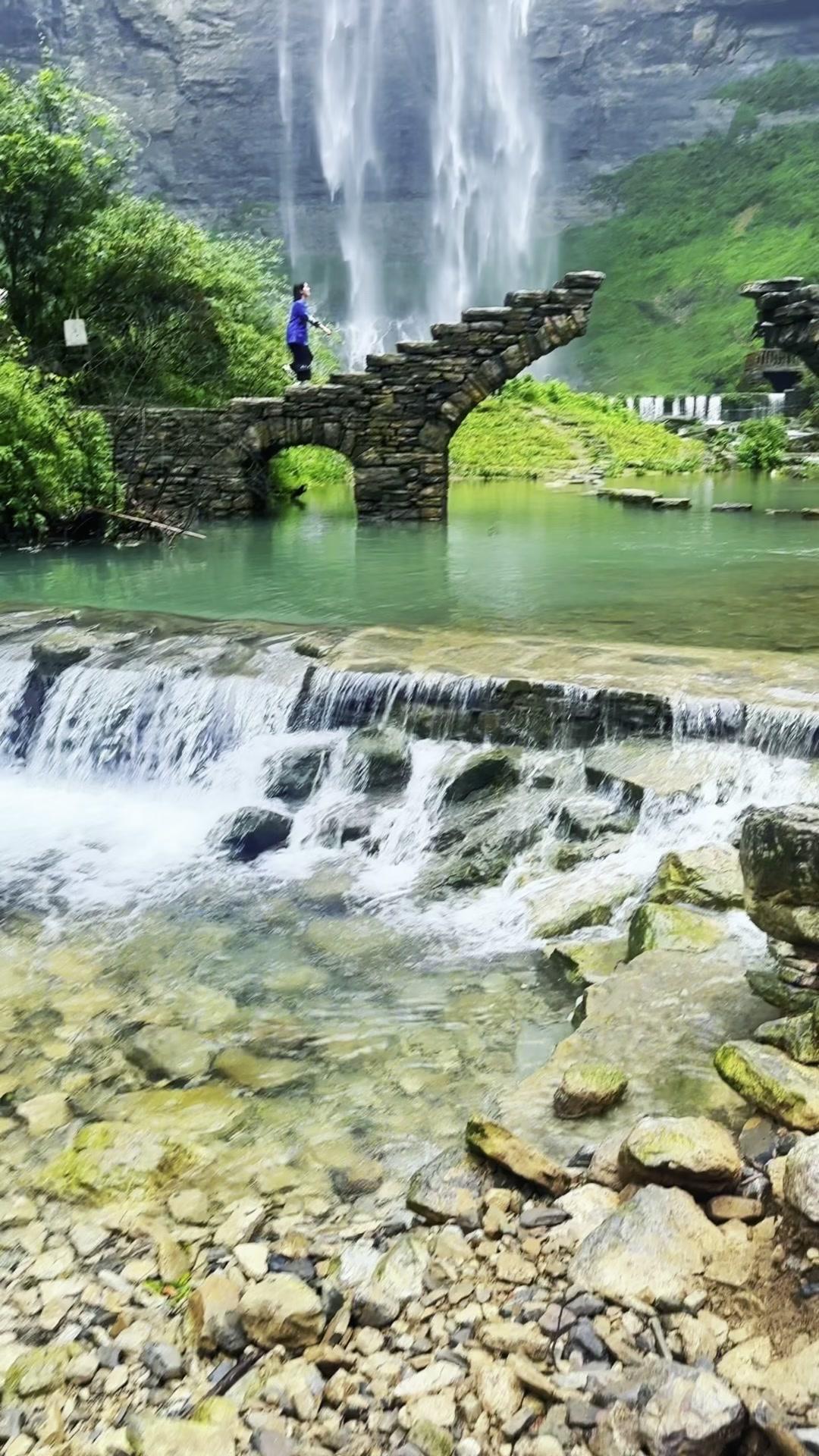 旅行时总怕忘记那些触动内心的瞬间，明明当时觉得刻骨铭心，过段时间却模糊不清。直到