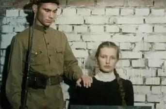 1918年，列宁遭遇刺杀，女刺客卡普兰对着他连开了三枪，很快杀手便被抓捕，而她的