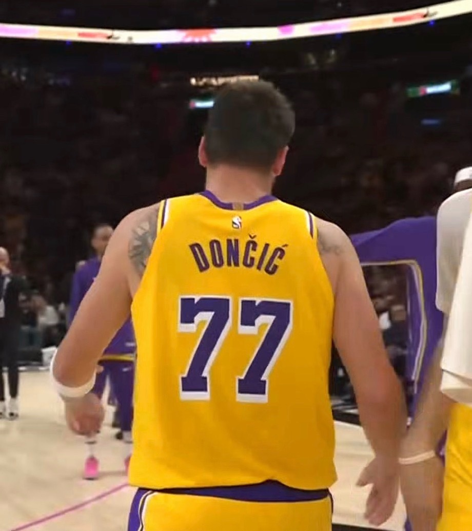 热火记者发推：“为了拿到58分还把东契奇留在场上，这种做法有些不太道德。”东契奇