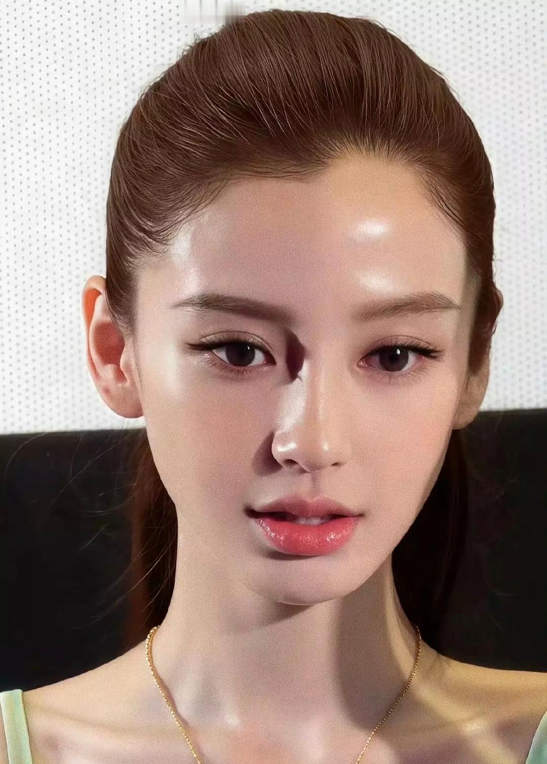 感觉现在的小🌸都不会把头发全束起来，明明全漏出来好看呀，譬如 ​​​