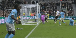 周二，联赛杯半决赛首回合先赛一场，曼城客场2比0击败卫冕冠军纽卡斯尔联。第53分