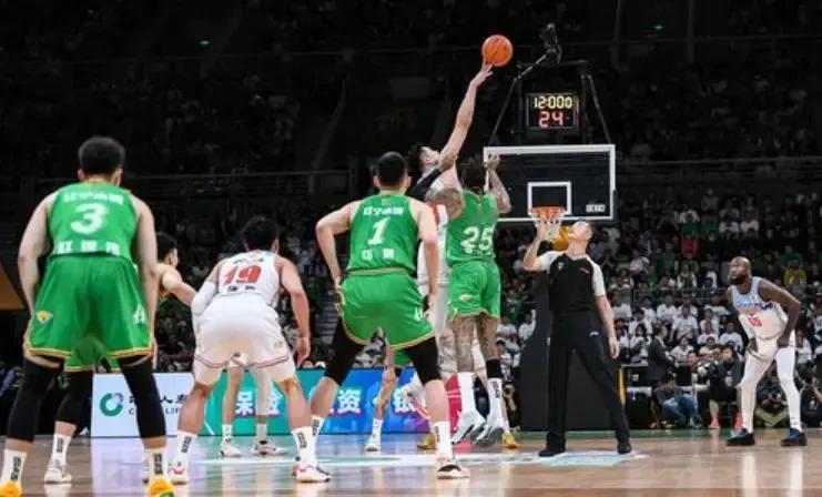 #CBA季后赛# 有很多人纠结惨败这个字眼，我是根据全场看下来的直观感受下的评价