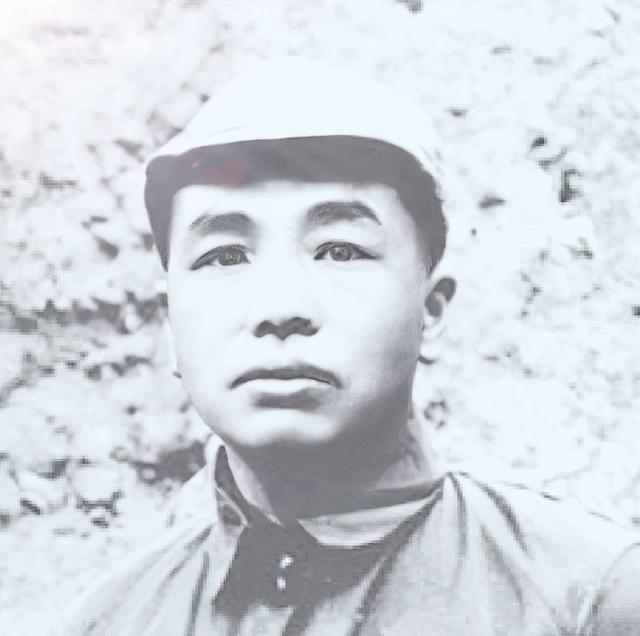 红军长征到达陕北，彭德怀指挥了甘泉战役，听说耿飚在战斗中负伤，伤势很重。彭德怀当