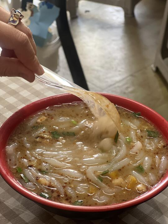 第一次吃西郊的酸辣面鱼！！好奇特的口感