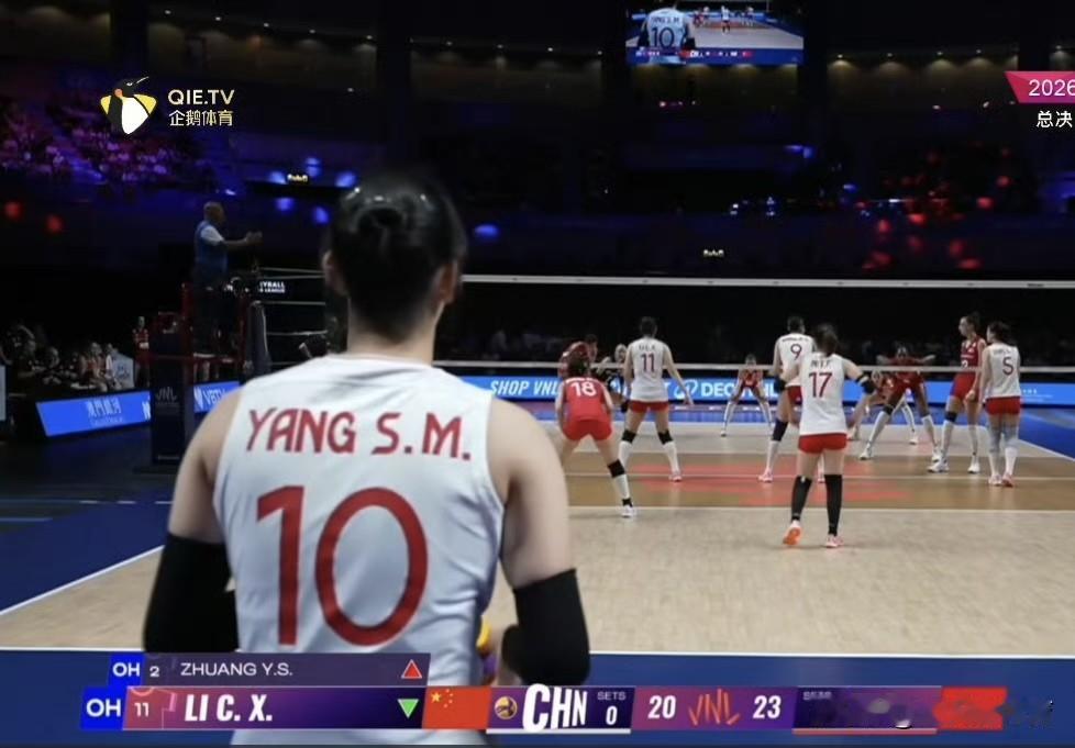 瓦尔加斯强攻太恐怖了，单局10分（14扣9中1发）！
我们中国女排就拦到一个，还