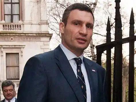 基辅市长公开炮轰泽连斯基：四年不见面，你在国家危难搞内斗！1月15日，基辅零下1