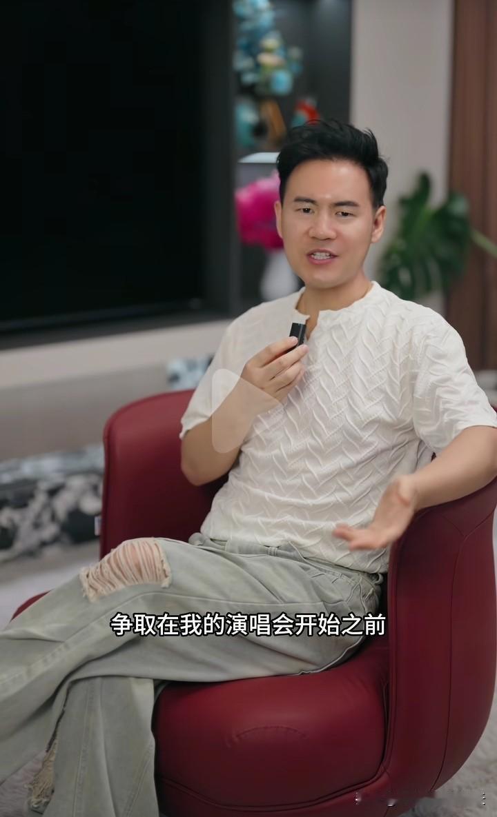 距离马健南深圳开演唱会只剩一月的时间，他希望在演唱会开始前能卖掉所有的门票，他向