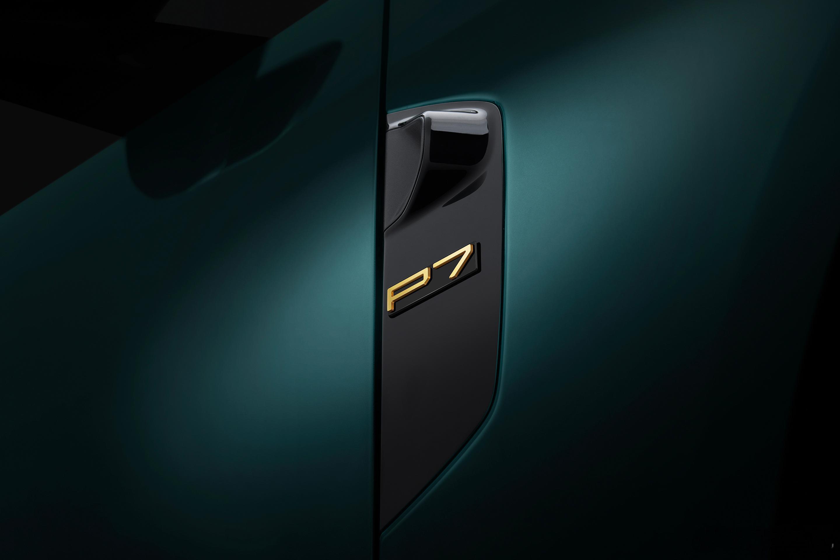 全新小鹏P7专属车标含金量再升级！官方宣布将原计划的18K金标免费升级为24K纯