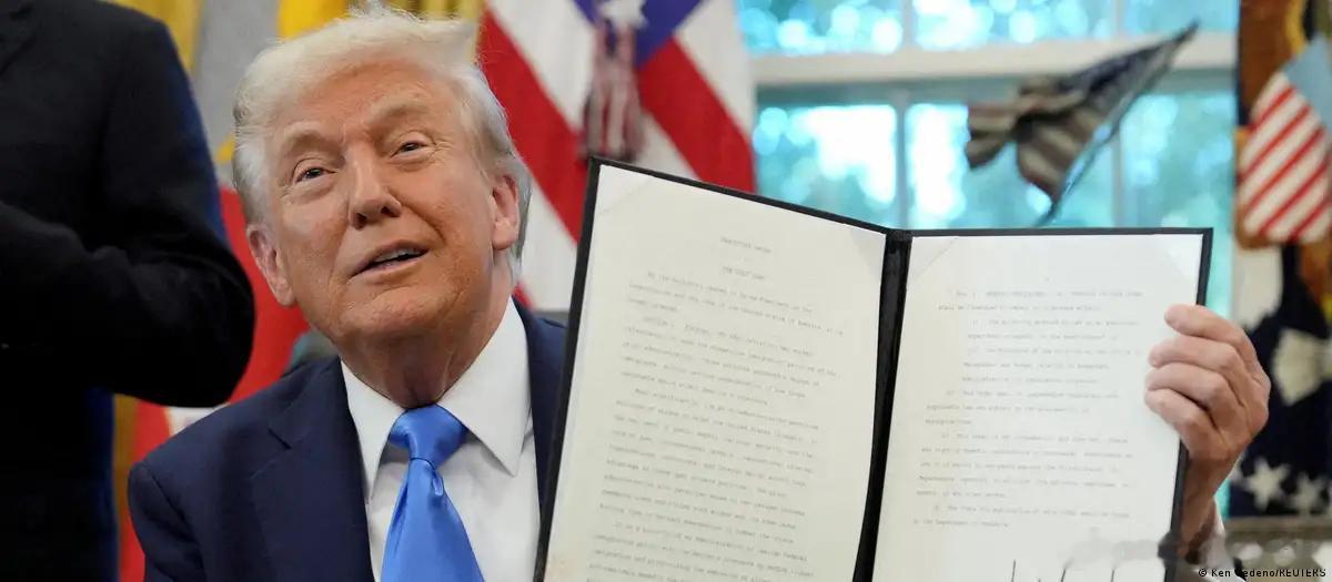 美国收紧多类签证规定 中国记者和留学生受影响较大海外新鲜事 特朗普政府拟进一步收