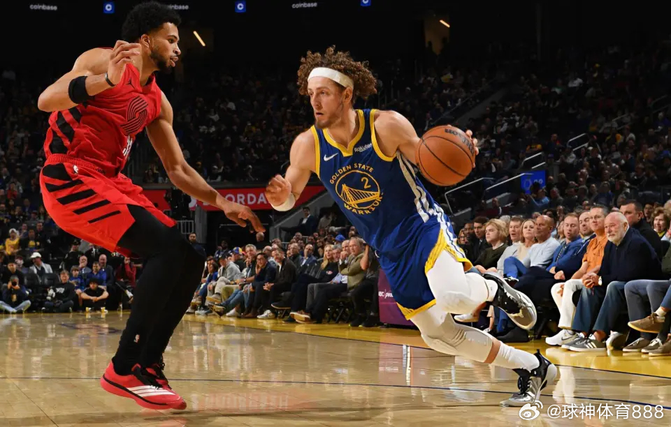 北京时间1月14日，NBA常规赛继续进行。在今天一场西部对决中，勇士队主场迎战开